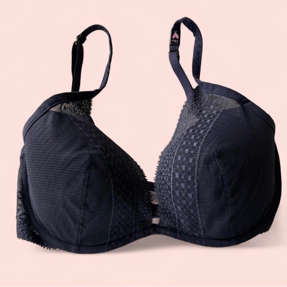 Victoria’s Secret Incredible Lightly Lined Plunge Bra NWT (34D)